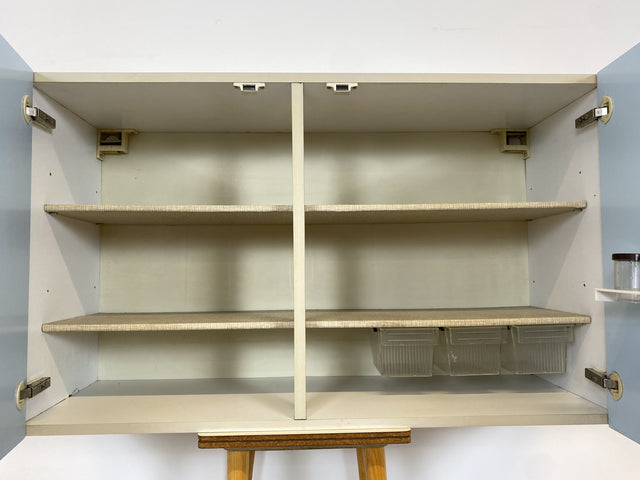 WMK # Kultige blaue Space Age Küchenzeile aus 1976 mit Hängeschrank, Schubladen und Gewürzregal # Küchenbüfett kleine Küche Küchenschrank Küchenhängeschrank Küchenanrichte Kredenz Retro Vintage DDR