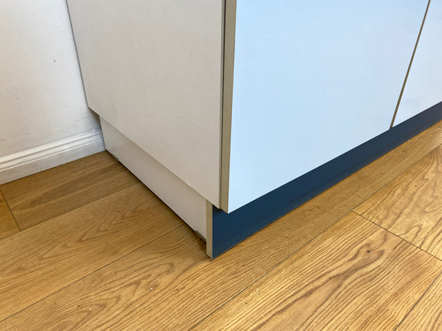 WMK # Kultige blaue Space Age Küchenzeile aus 1976 mit Hängeschrank, Schubladen und Gewürzregal # Küchenbüfett kleine Küche Küchenschrank Küchenhängeschrank Küchenanrichte Kredenz Retro Vintage DDR