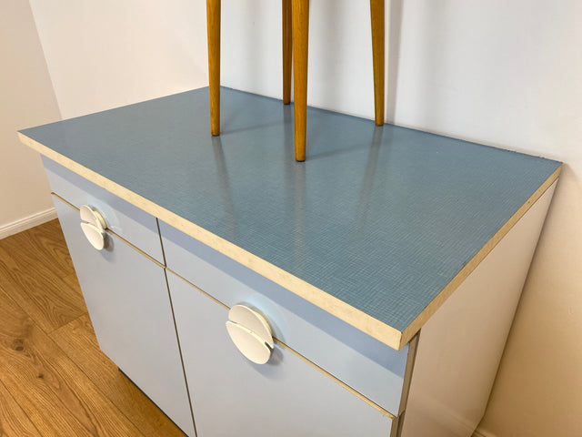 WMK # Kultige blaue Space Age Küchenzeile aus 1976 mit Hängeschrank, Schubladen und Gewürzregal # Küchenbüfett kleine Küche Küchenschrank Küchenhängeschrank Küchenanrichte Kredenz Retro Vintage DDR