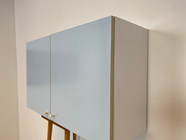 WMK # Kultige blaue Space Age Küchenzeile aus 1976 mit Hängeschrank, Schubladen und Gewürzregal # Küchenbüfett kleine Küche Küchenschrank Küchenhängeschrank Küchenanrichte Kredenz Retro Vintage DDR