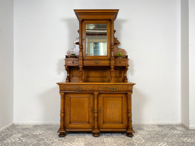 WMK Prachtvoller und gut erhaltener antiker Büffetschrank aus massivem Eichenholz mit prunkvollen Messingbeschlägen, um 1900 # Anrichte Aufsatzbuffett Buffett Schrank Highboard Gründerzeit Vintage