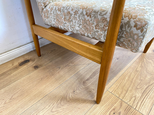 WMK 1/3 Stilvoller und gut erhaltener Mid-Century Sessel mit Originalbezug mit Blumenmuster und edlem Holzgestell # Sessel Loungesessel Lesesessel Relaxsessel Mid-Century Wohnzimmer 60er Vintage Retro