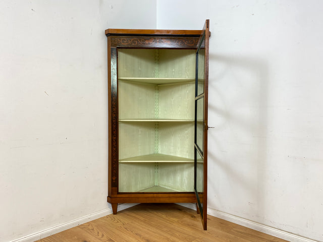 WMK Vornehme & gut erhaltene antike Eckvitrine , um 1900, Meinzer Biedermeier Stil in Kirschholz & Birnbaum mit Sprossenfenstern & Intarsien # Bücherschrank Büchervitrine Eckschrank Vitrine Vintage