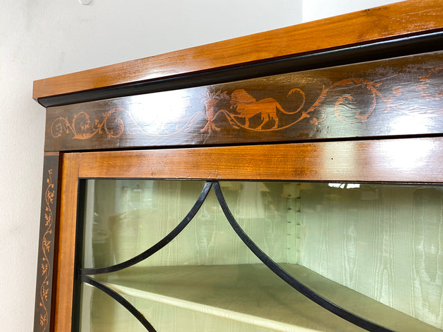 WMK Vornehme & gut erhaltene antike Eckvitrine , um 1900, Meinzer Biedermeier Stil in Kirschholz & Birnbaum mit Sprossenfenstern & Intarsien # Bücherschrank Büchervitrine Eckschrank Vitrine Vintage