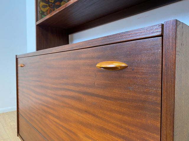 WMK I Schöne Mid-Century Vitrine mit Wäscheschrank, Vollholz