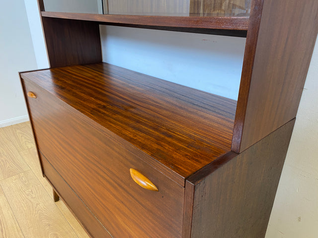 WMK I Schöne Mid-Century Vitrine mit Wäscheschrank, Vollholz