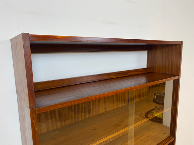 WMK I Schöne Mid-Century Vitrine mit Wäscheschrank, Vollholz