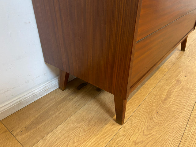 WMK I Schöne Mid-Century Vitrine mit Wäscheschrank, Vollholz