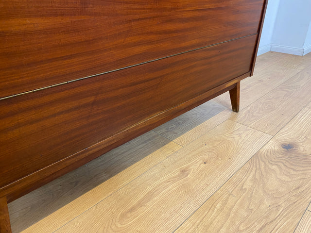 WMK I Schöne Mid-Century Vitrine mit Wäscheschrank, Vollholz