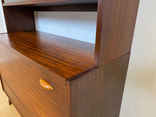 WMK I Schöne Mid-Century Vitrine mit Wäscheschrank, Vollholz