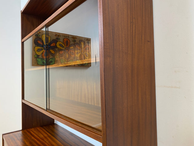WMK I Schöne Mid-Century Vitrine mit Wäscheschrank, Vollholz
