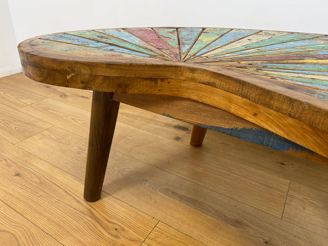Bootwood by WMK I Einzigartiger formschöne Nierentisch mit bunter Patchwork Tischplatte I handgefertigtes Unikat aus altem Bootsholz l Teakholz massiv I Couchtisch Coffee Table Berlin Köln NRW Bayern