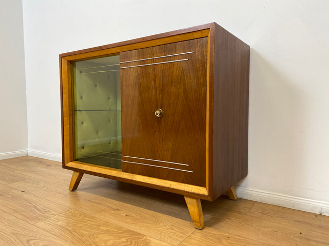 WMK # Stilvolle und hochwertige 50er Jahre Barkommode aus vollem Holz mit Schiebetüren und hübsch bespanntem Barfach # Barschrank Hausbar Mini-bar Vitrine Kommode Sideboard Mid-Century Vintage 60er