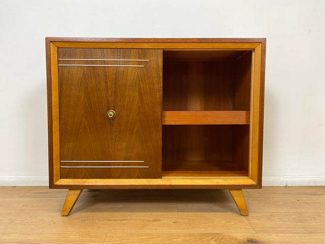 WMK # Stilvolle und hochwertige 50er Jahre Barkommode aus vollem Holz mit Schiebetüren und hübsch bespanntem Barfach # Barschrank Hausbar Mini-bar Vitrine Kommode Sideboard Mid-Century Vintage 60er