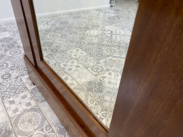 WMK Wunderschöner und gut erhaltener antiker Kleiderschrank aus vollem Holz mit Spiegel & feinen Holzschnitzereien # Schrank Dielenschrank Vertiko Wardrobe Garderobe Wäscheschrank Jugendstil Vintage