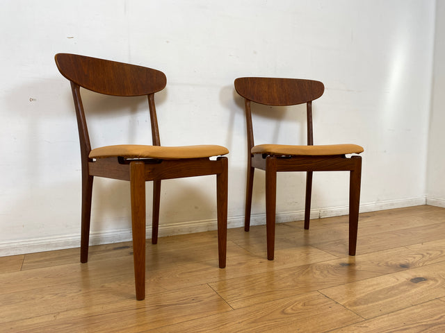 WMK I Stilvoller skandinavischer Mid-Century Designer Esszimmerstuhl von Farstrup aus Teakholz mit Kunstleder Bezug