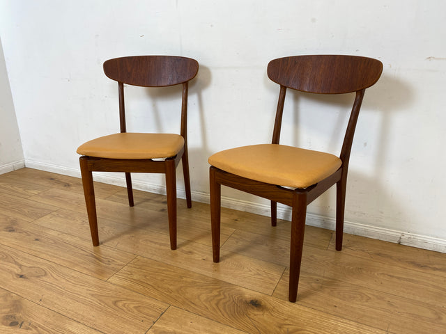 WMK I Stilvoller skandinavischer Mid-Century Designer Esszimmerstuhl von Farstrup aus Teakholz mit Kunstleder Bezug