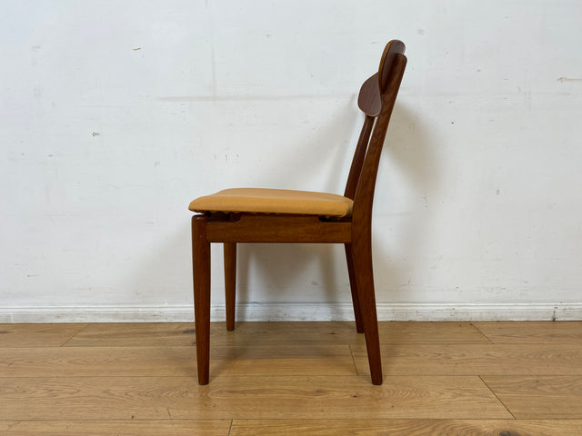 WMK I Stilvoller skandinavischer Mid-Century Designer Esszimmerstuhl von Farstrup aus Teakholz mit Kunstleder Bezug