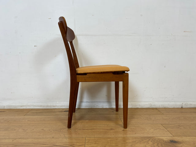 WMK I Stilvoller skandinavischer Mid-Century Designer Esszimmerstuhl von Farstrup aus Teakholz mit Kunstleder Bezug