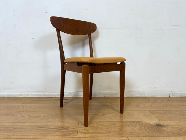 WMK I Stilvoller skandinavischer Mid-Century Designer Esszimmerstuhl von Farstrup aus Teakholz mit Kunstleder Bezug