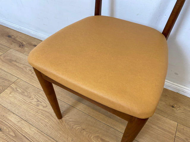 WMK I Stilvoller skandinavischer Mid-Century Designer Esszimmerstuhl von Farstrup aus Teakholz mit Kunstleder Bezug