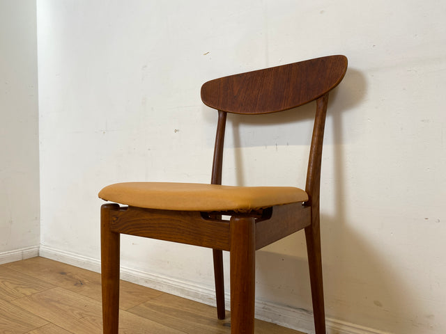 WMK I Stilvoller skandinavischer Mid-Century Designer Esszimmerstuhl von Farstrup aus Teakholz mit Kunstleder Bezug