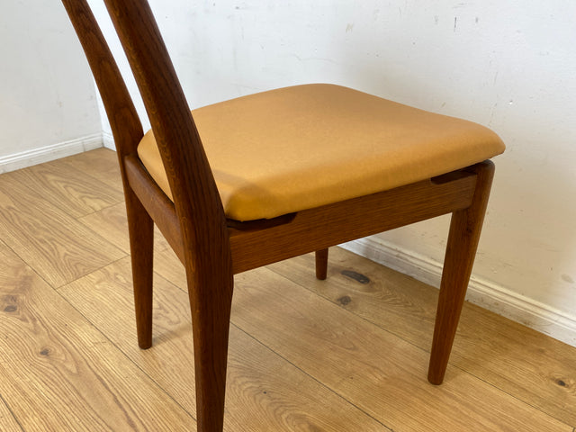 WMK I Stilvoller skandinavischer Mid-Century Designer Esszimmerstuhl von Farstrup aus Teakholz mit Kunstleder Bezug