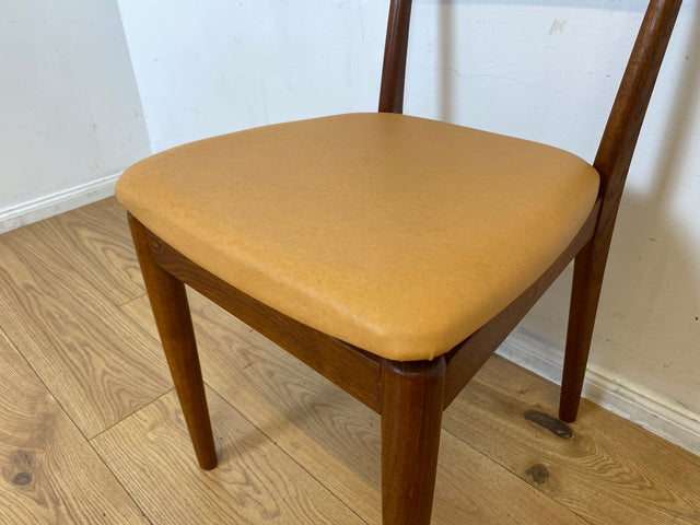 WMK I Stilvoller skandinavischer Mid-Century Designer Esszimmerstuhl von Farstrup aus Teakholz mit Kunstleder Bezug