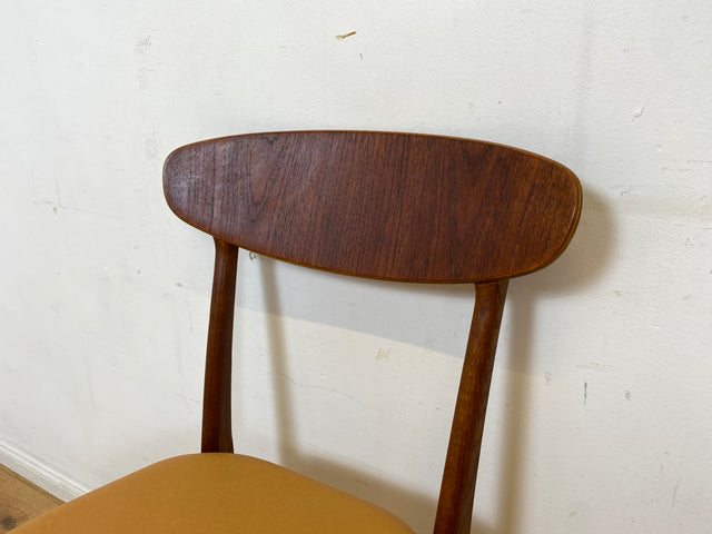 WMK I Stilvoller skandinavischer Mid-Century Designer Esszimmerstuhl von Farstrup aus Teakholz mit Kunstleder Bezug