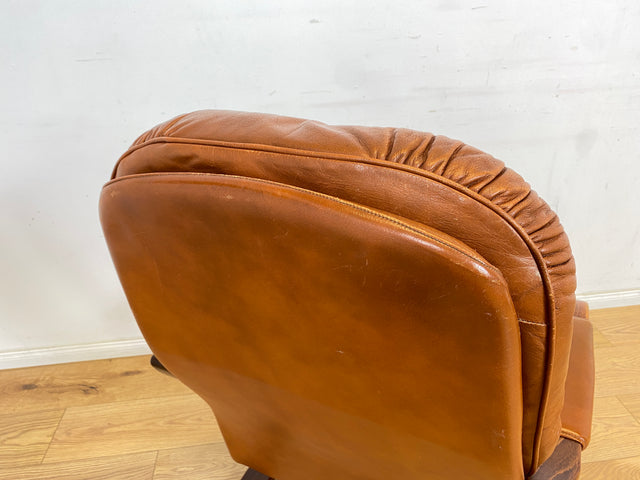 WMK 1/2 Formschöner, sehr bequemer & gut erhaltener skandinavischer Ledersessel mit gestepptem Echtleder # Sessel Lesesessel Relaxsessel Easy Chair Fernsehsessel Leder Vintage Mid-Century # Stückpreis