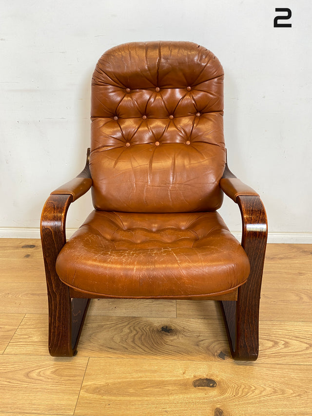 WMK 1/2 Formschöner, sehr bequemer & gut erhaltener skandinavischer Ledersessel mit gestepptem Echtleder # Sessel Lesesessel Relaxsessel Easy Chair Fernsehsessel Leder Vintage Mid-Century # Stückpreis