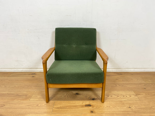 WMK 1/2 Eleganter und sehr bequemer 60er Jahre Mid-Century Sessel in gutem Zustand mit hochwertigem Holzrahmen & weichem grünem Bezug # Clubsessel Lesesessel Armchair Easy Chair Skandinavisch Vintage