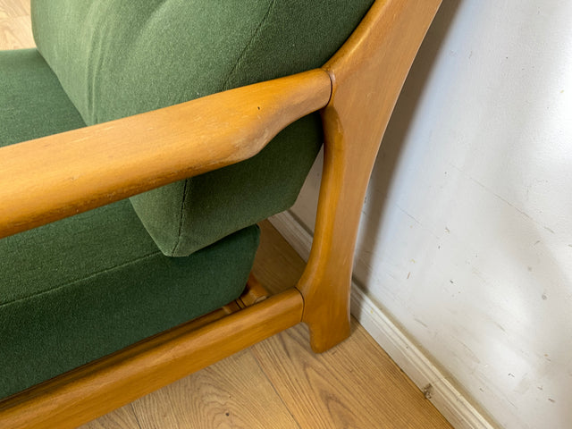 WMK 1/2 Eleganter und sehr bequemer 60er Jahre Mid-Century Sessel in gutem Zustand mit hochwertigem Holzrahmen & weichem grünem Bezug # Clubsessel Lesesessel Armchair Easy Chair Skandinavisch Vintage