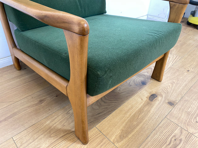 WMK 1/2 Eleganter und sehr bequemer 60er Jahre Mid-Century Sessel in gutem Zustand mit hochwertigem Holzrahmen & weichem grünem Bezug # Clubsessel Lesesessel Armchair Easy Chair Skandinavisch Vintage