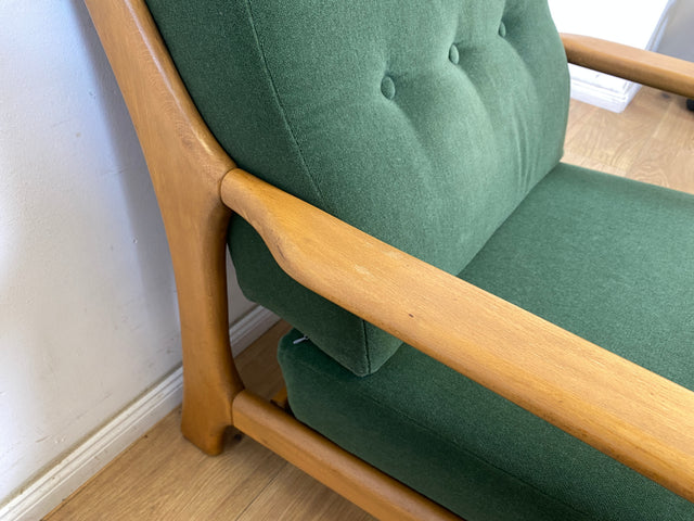 WMK 1/2 Eleganter und sehr bequemer 60er Jahre Mid-Century Sessel in gutem Zustand mit hochwertigem Holzrahmen & weichem grünem Bezug # Clubsessel Lesesessel Armchair Easy Chair Skandinavisch Vintage