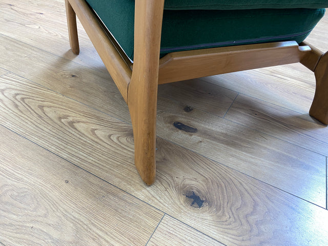 WMK 1/2 Eleganter und sehr bequemer 60er Jahre Mid-Century Sessel in gutem Zustand mit hochwertigem Holzrahmen & weichem grünem Bezug # Clubsessel Lesesessel Armchair Easy Chair Skandinavisch Vintage