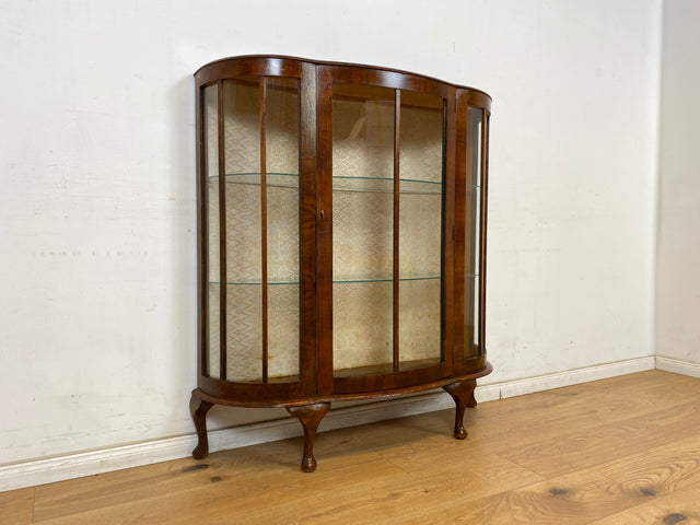WMK Elegante und gut erhaltener kleine antike Vitrine aus vollem Holz mit Stoff bespannter Rückwand # Büchervitrine Bücherschrank Bücherregal Regal Schrank Anrichte Chippendale Barock Rokoko Vintage
