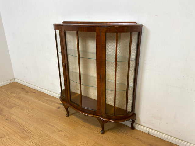 WMK Elegante und gut erhaltener kleine antike Vitrine aus vollem Holz mit Stoff bespannter Rückwand # Büchervitrine Bücherschrank Bücherregal Regal Schrank Anrichte Chippendale Barock Rokoko Vintage