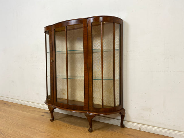 WMK Elegante und gut erhaltener kleine antike Vitrine aus vollem Holz mit Stoff bespannter Rückwand # Büchervitrine Bücherschrank Bücherregal Regal Schrank Anrichte Chippendale Barock Rokoko Vintage
