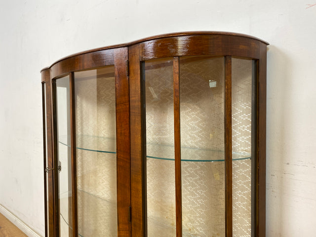 WMK Elegante und gut erhaltener kleine antike Vitrine aus vollem Holz mit Stoff bespannter Rückwand # Büchervitrine Bücherschrank Bücherregal Regal Schrank Anrichte Chippendale Barock Rokoko Vintage