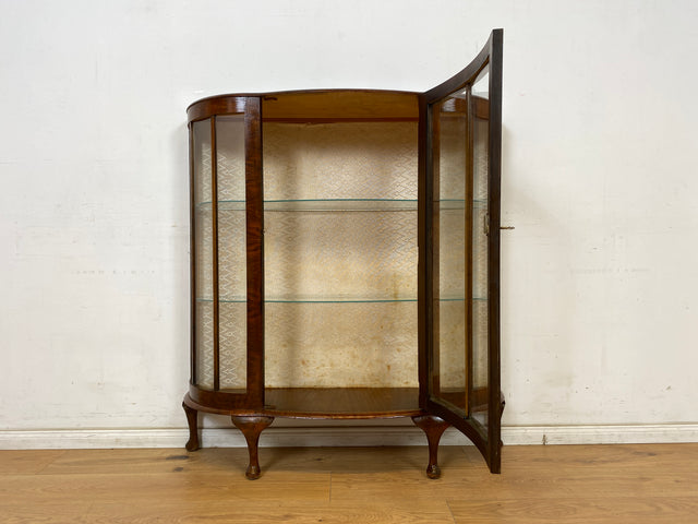 WMK Elegante und gut erhaltener kleine antike Vitrine aus vollem Holz mit Stoff bespannter Rückwand # Büchervitrine Bücherschrank Bücherregal Regal Schrank Anrichte Chippendale Barock Rokoko Vintage