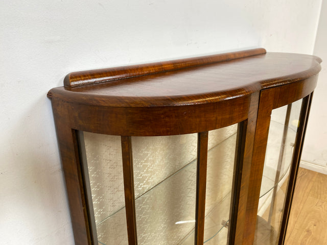 WMK Elegante und gut erhaltener kleine antike Vitrine aus vollem Holz mit Stoff bespannter Rückwand # Büchervitrine Bücherschrank Bücherregal Regal Schrank Anrichte Chippendale Barock Rokoko Vintage