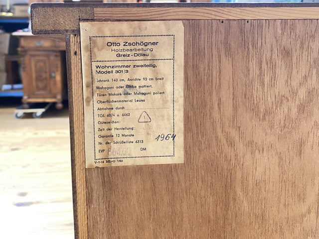 WMK Formschöne & gut erhaltene Mid-Century Kommode aus vollem Holz mit hübschen Messingbeschlägen, aus 1964 # Sideboard TV-Lowboard Fernsehkommode Wäschekommode Anrichte Rockabilly Vintage 50er 60er
