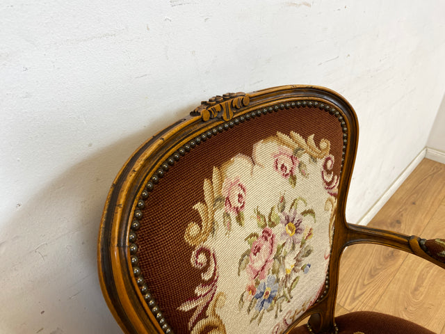WMK Wunderschöner und sehr gut erhaltener Salonstuhl mit handgesticktem Gobelin Bezug und edlen Schnitzereien # Stuhl Armlehnenstuhl Armlehnensessel Sessel Vintage Stilmöbel Rokoko Barock Chippendale