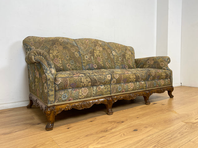 WMK Wunderschönes & gut erhaltenes 60er Jahre Sofa im Barock Stil mit tollem Bezug, reichverziertem Holzrahmen & bequemen Federkern # Couch 3-Sitzer Sitzgarnitur Rokoko Chippendale Stilmöbel Vintage