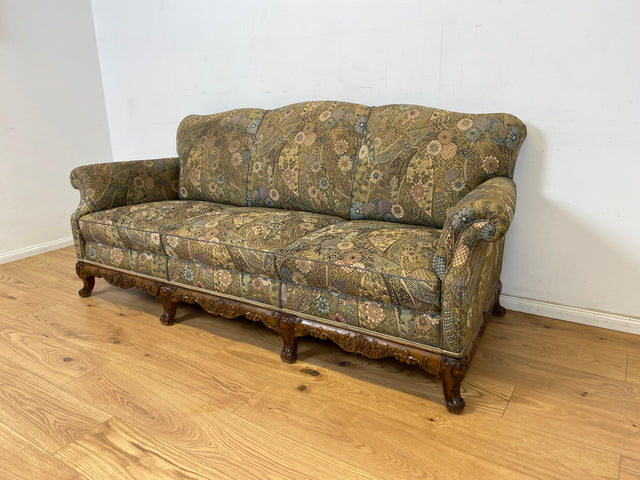 WMK Wunderschönes & gut erhaltenes 60er Jahre Sofa im Barock Stil mit tollem Bezug, reichverziertem Holzrahmen & bequemen Federkern # Couch 3-Sitzer Sitzgarnitur Rokoko Chippendale Stilmöbel Vintage