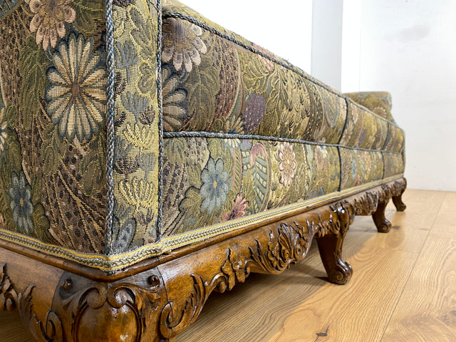 WMK Wunderschönes & gut erhaltenes 60er Jahre Sofa im Barock Stil mit tollem Bezug, reichverziertem Holzrahmen & bequemen Federkern # Couch 3-Sitzer Sitzgarnitur Rokoko Chippendale Stilmöbel Vintage
