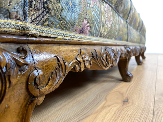 WMK Wunderschönes & gut erhaltenes 60er Jahre Sofa im Barock Stil mit tollem Bezug, reichverziertem Holzrahmen & bequemen Federkern # Couch 3-Sitzer Sitzgarnitur Rokoko Chippendale Stilmöbel Vintage