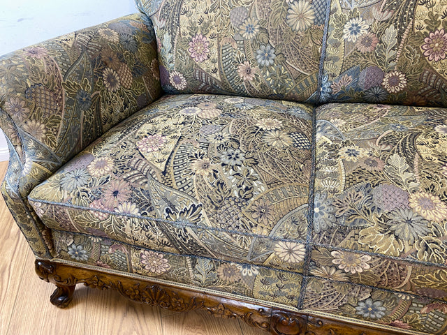 WMK Wunderschönes & gut erhaltenes 60er Jahre Sofa im Barock Stil mit tollem Bezug, reichverziertem Holzrahmen & bequemen Federkern # Couch 3-Sitzer Sitzgarnitur Rokoko Chippendale Stilmöbel Vintage