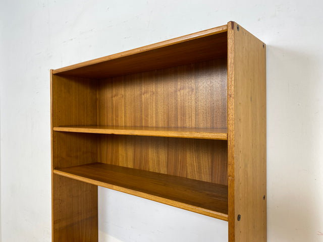 WMK Stilvoller skandinavischer 70er Jahre Bücherschrank aus vollem Holz in Teak, abschließbar mit verstellbaren Regalböden # Bücherregal Regal Kommode Highboard Sideboard Vintage Mid-Century Teakholz